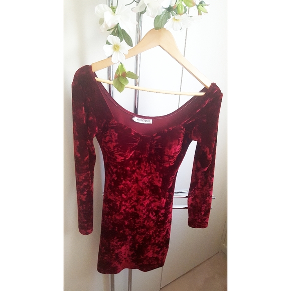 Le chateau🥀 Velvet Body-Kiss Dress - Picture 4 of 12